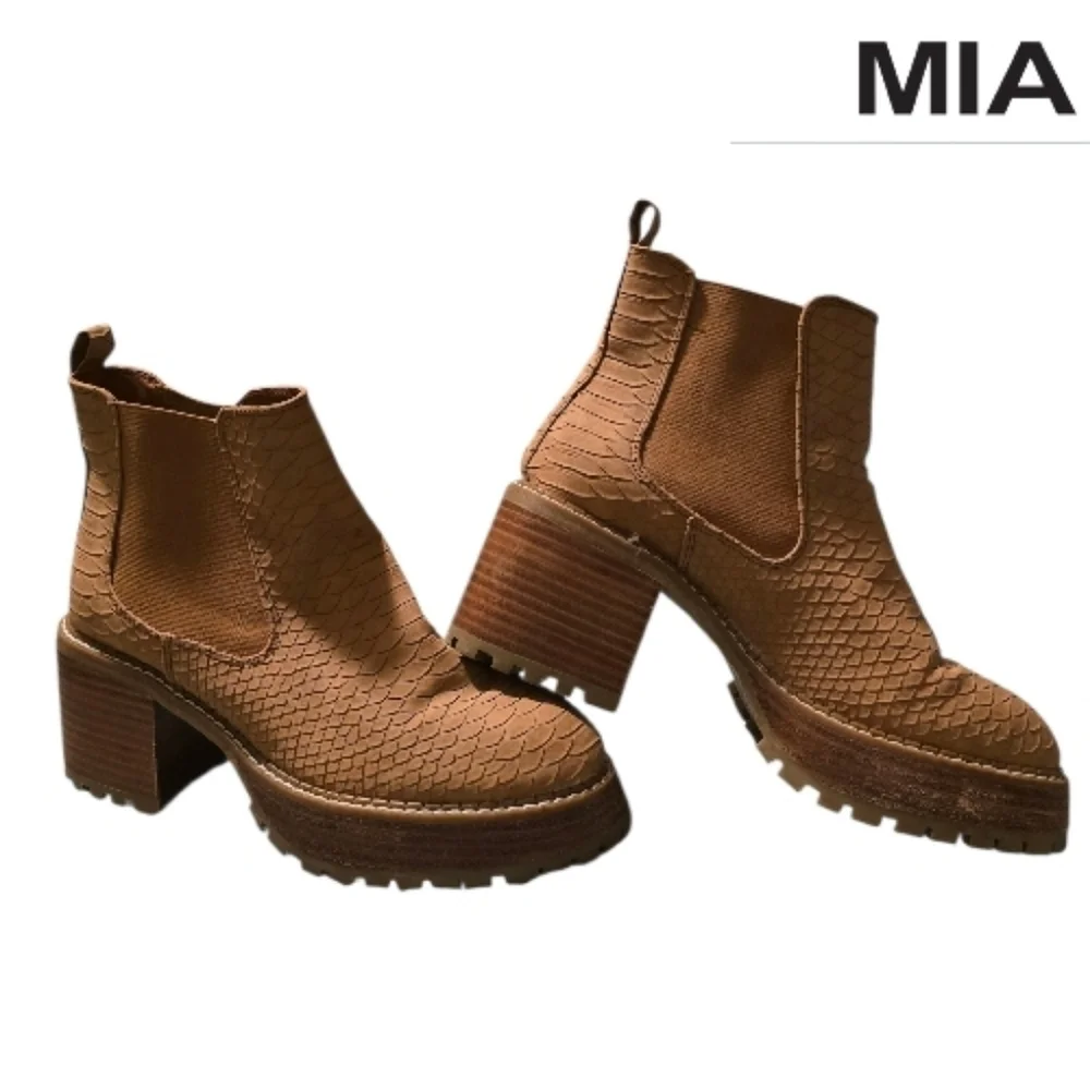 MIA Luda Chelsea Boot Size Women’s 8 Beige / Tan Python Print